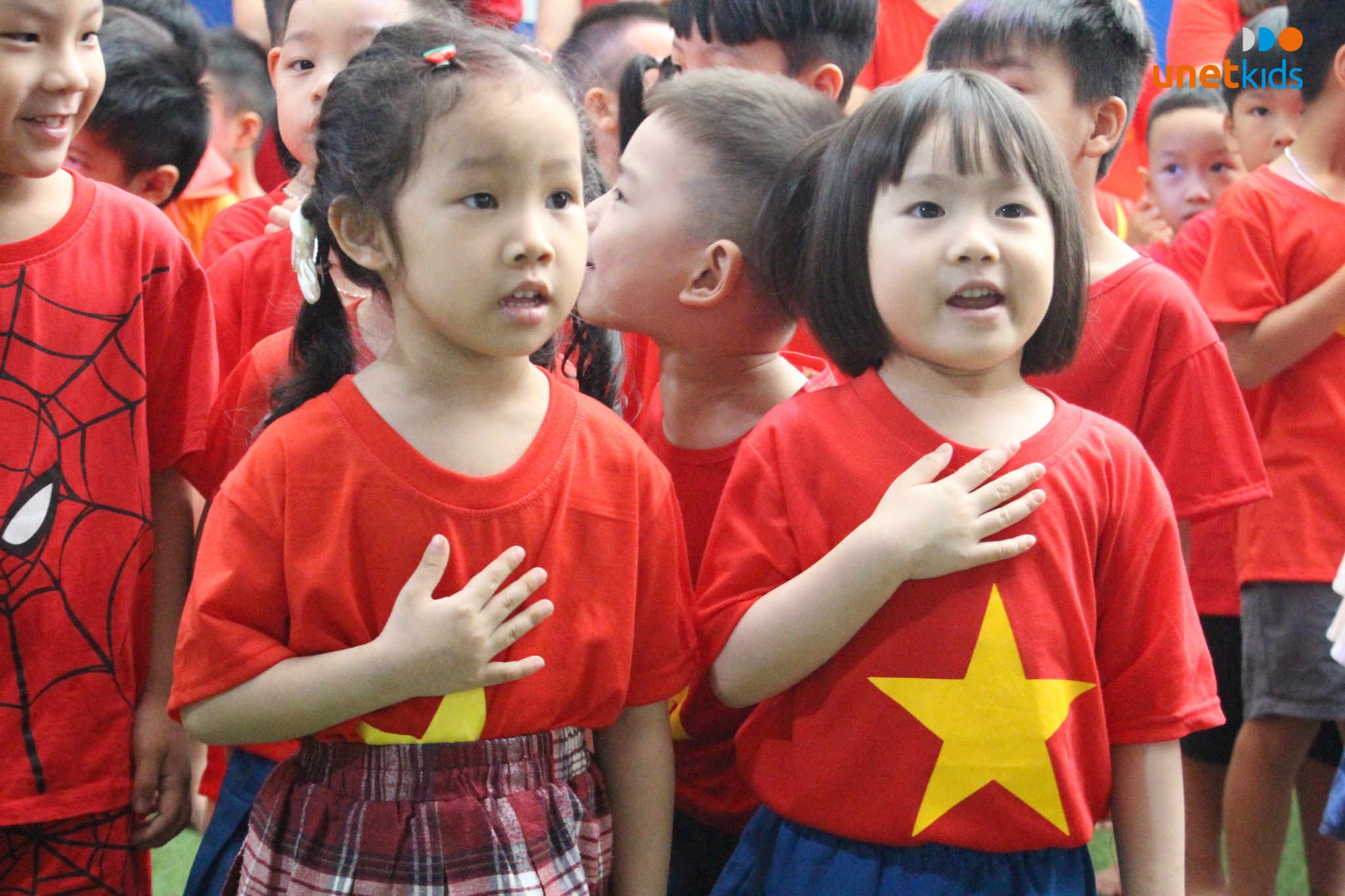 UNETKIDS CHÀO CỜ SÁNG THỨ 2 - CHÀO MỪNG NGÀY THỐNG NHẤT ĐẤT NƯỚC 30/4